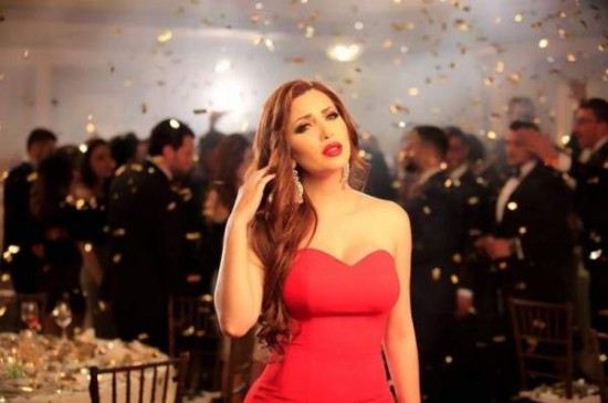 بالصور: نسرين طافش  مطربة…  في عيد الحب.